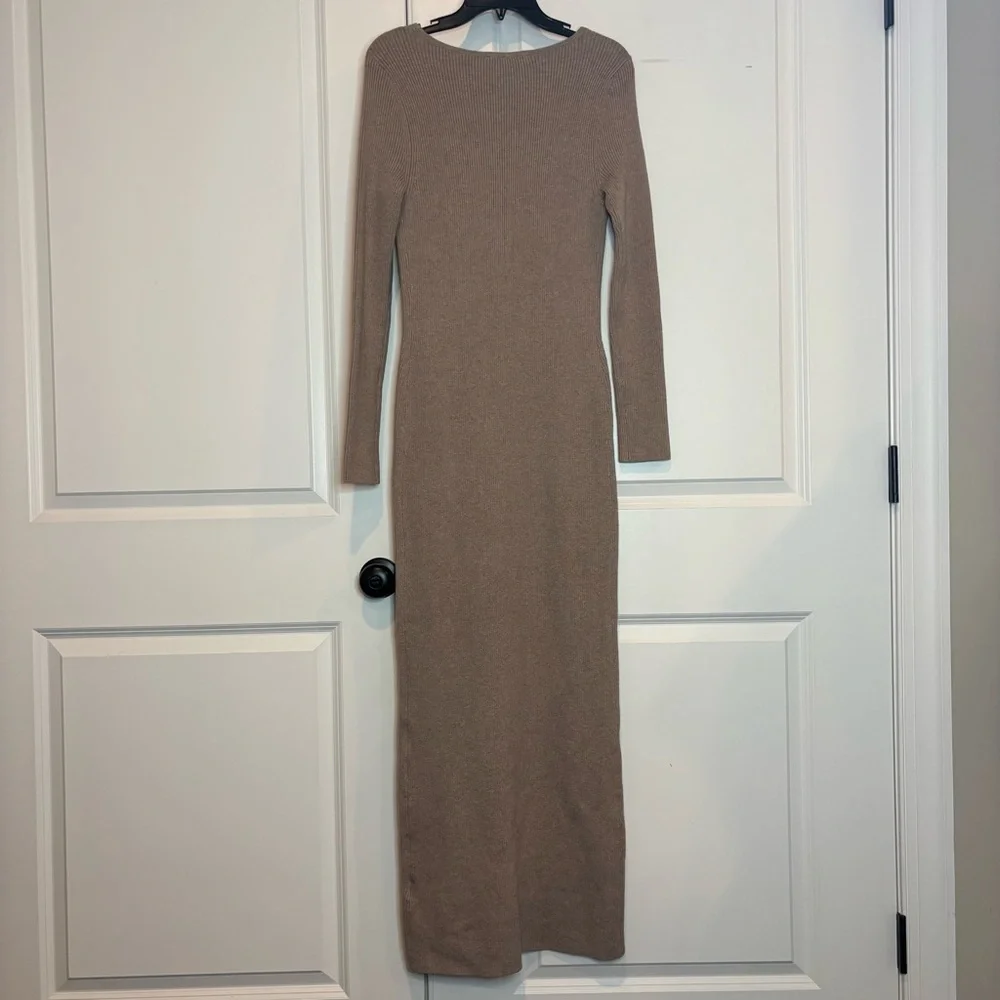 NWT Abercrombie & Fitch Tan Ribbed Knit V-neck Long Sleeve Maxi Dress M